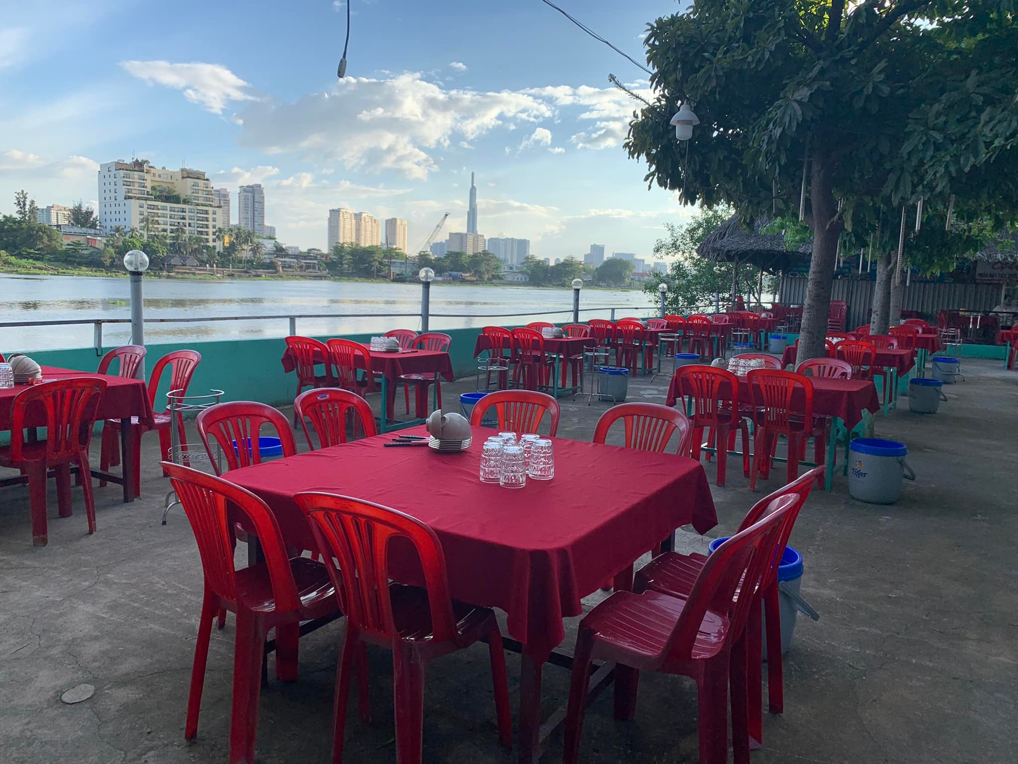 Không gian quán gió chiều