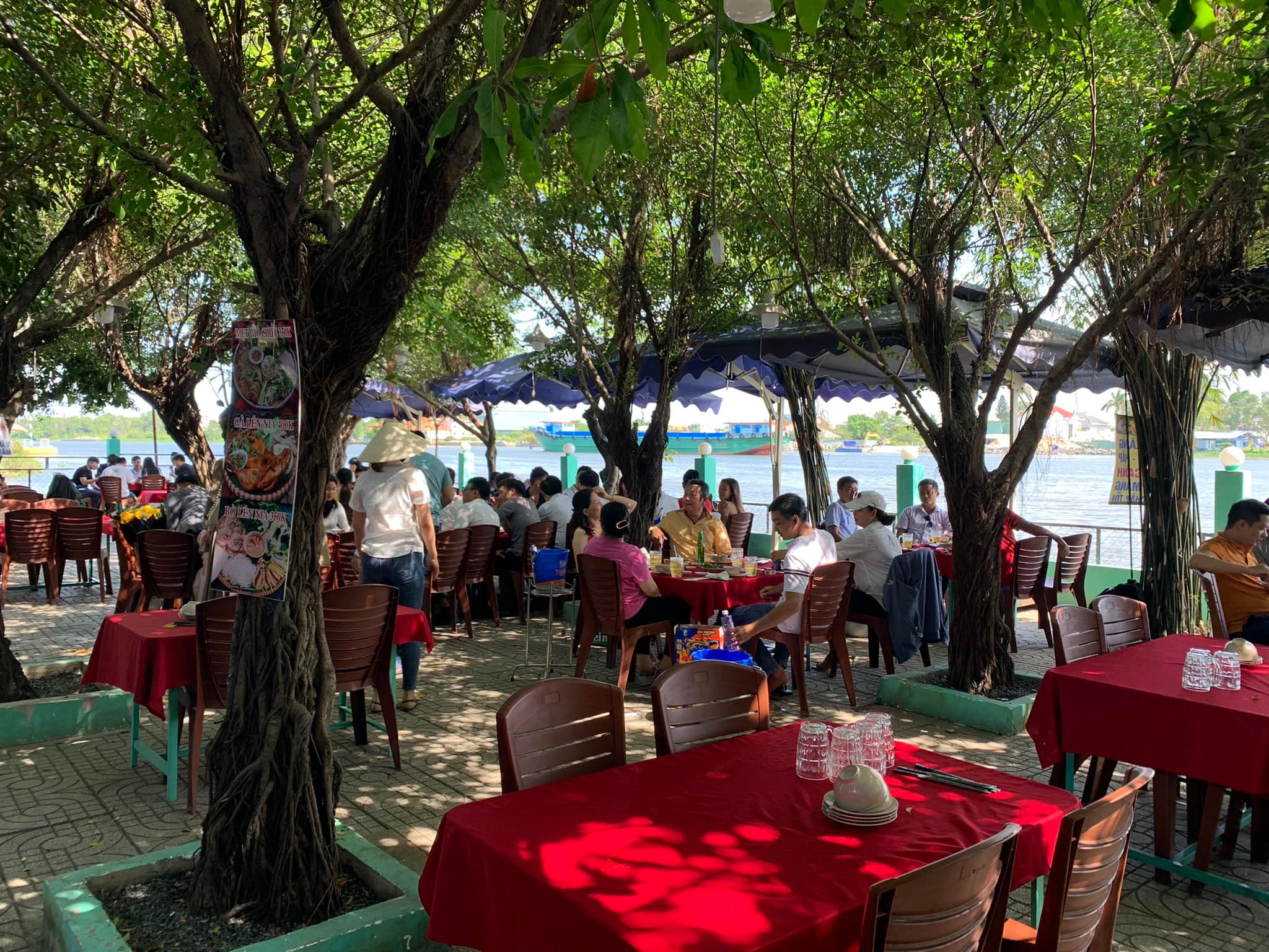 Không gian quán gió chiều